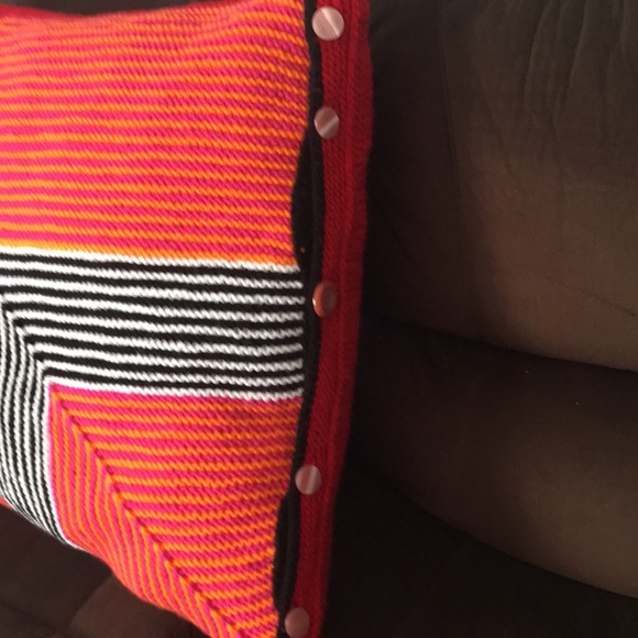 Knitted pillow cover with companion small pillow - Picture 6 of 10